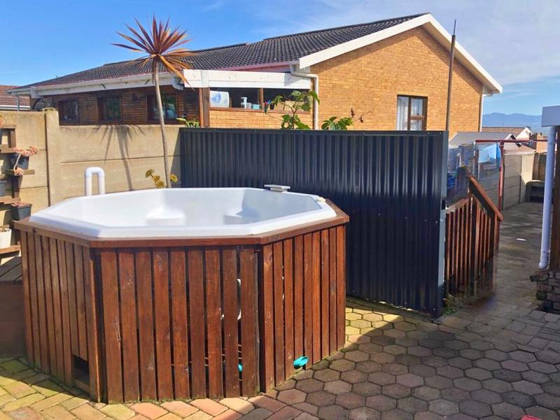 To Let 1 Bedroom Property for Rent in Heiderand Western Cape